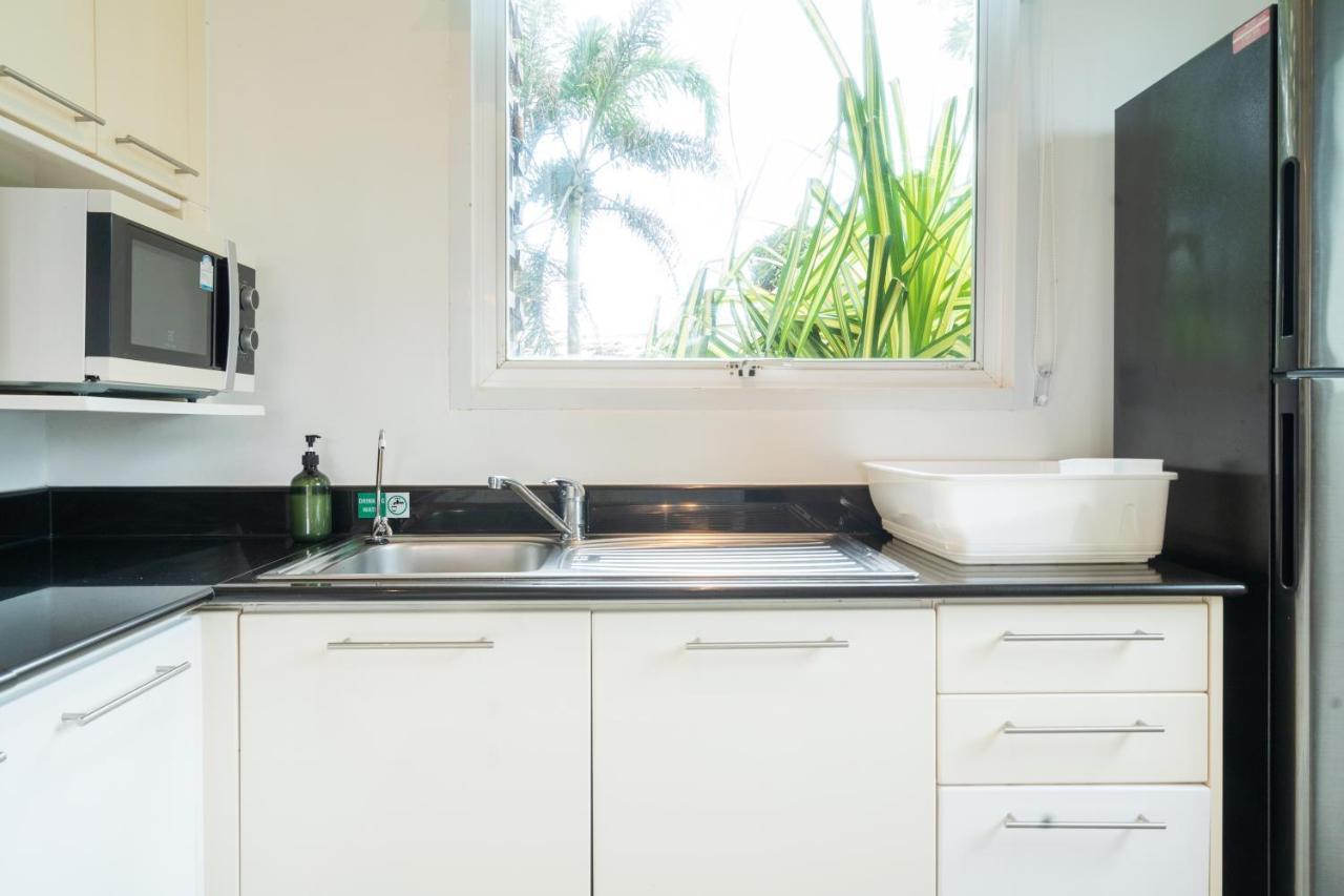 Karon Sea View Beach Apartment エクステリア 写真